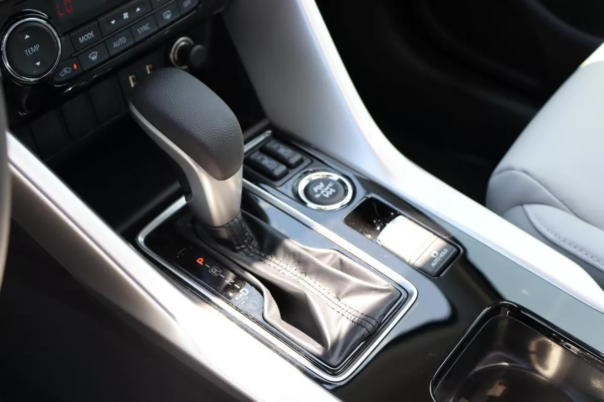 2026 Mitsubishi Eclipse Cross – White SUV with Black Interior-9-9