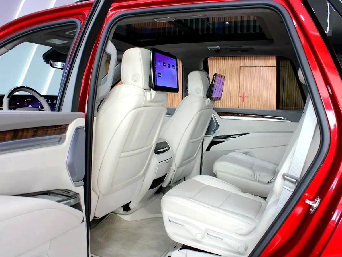 Cadillac Escalade 2026 for 450,000.00 AED-5-5
