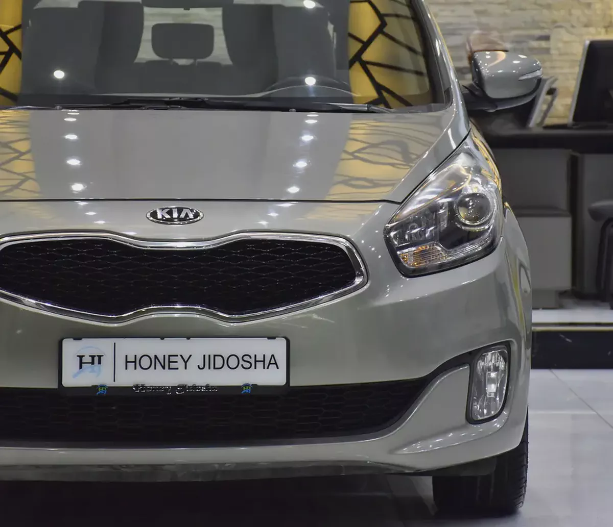 EXCELLENT DEAL for our KIA Carens 1.6L ( 2017 Model ) in Beige Color GCC Specs-3-3