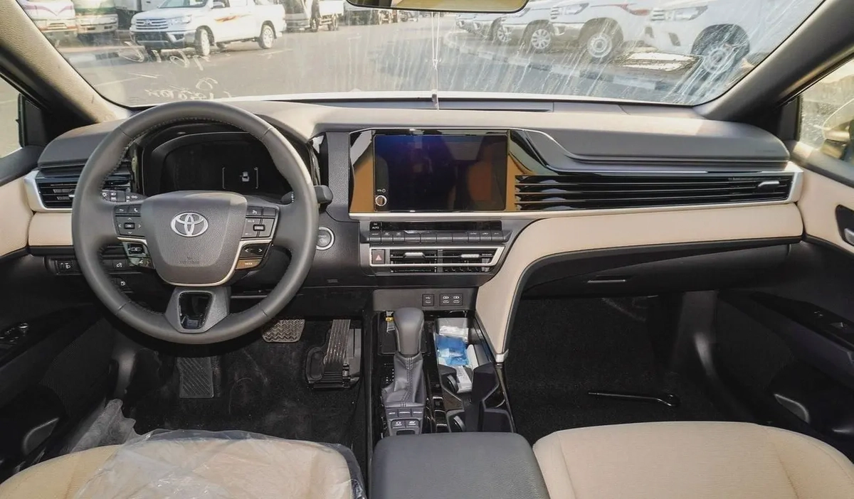 2026 - CAMRY LE 2.5L HYBRID WITH PANORAMIC ROOF - GCC-6-6