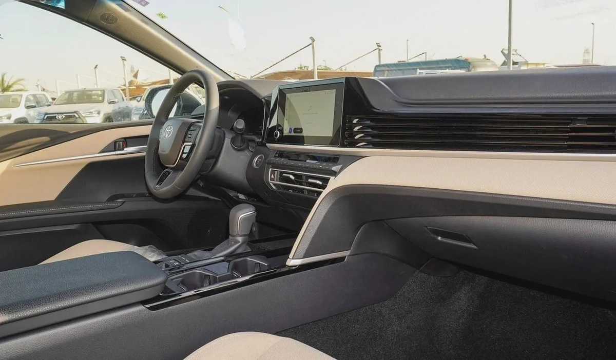 2026 - CAMRY LE 2.5L HYBRID WITH PANORAMIC ROOF - GCC-7-7