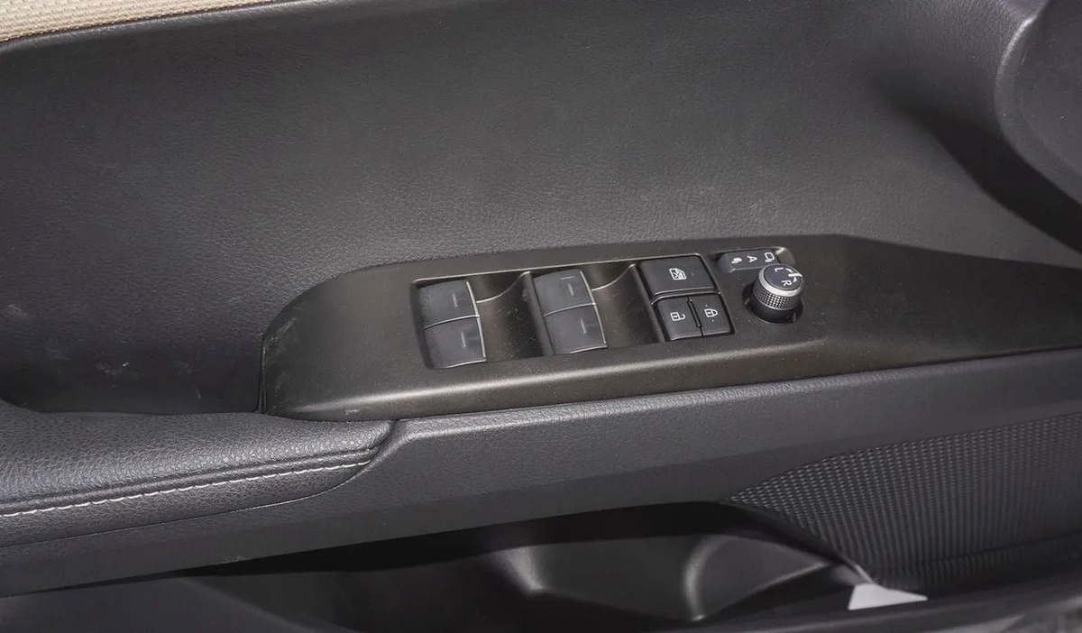 2026 - CAMRY LE 2.5L HYBRID WITH PANORAMIC ROOF - GCC-11-11