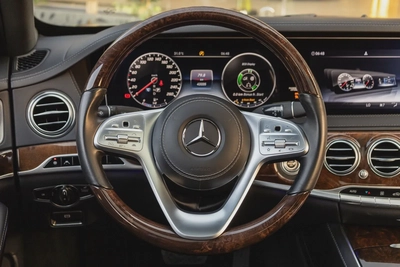 Mercedes-Benz S-Class 560 2019-3