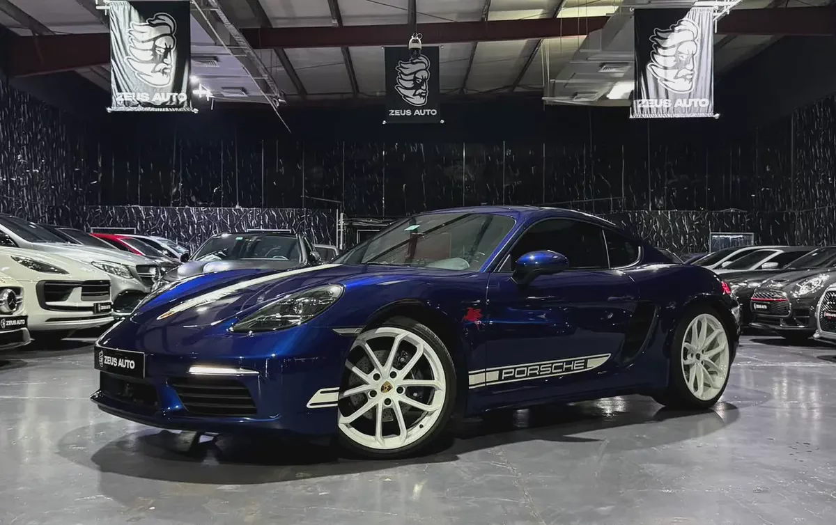 2024 718 Porsche Cayman | Style Edition |GCC | Low Mileage | Gentian Blue Metallic Exterior