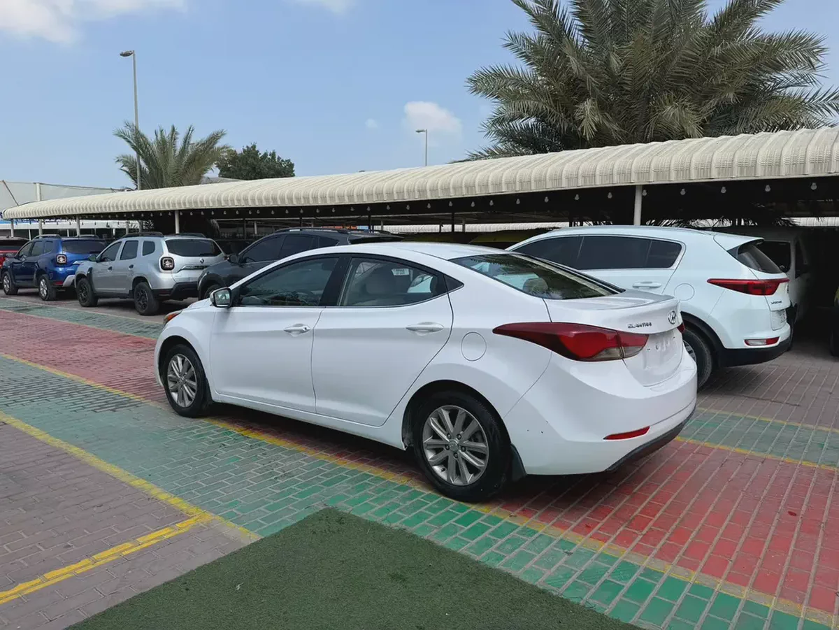 HYUNDAI ELANTRA-4-4