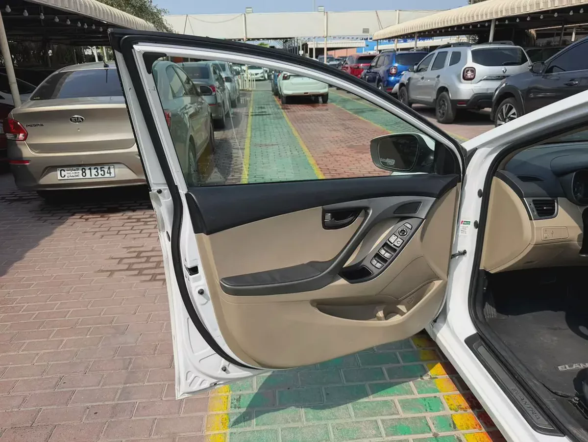 HYUNDAI ELANTRA-5-5