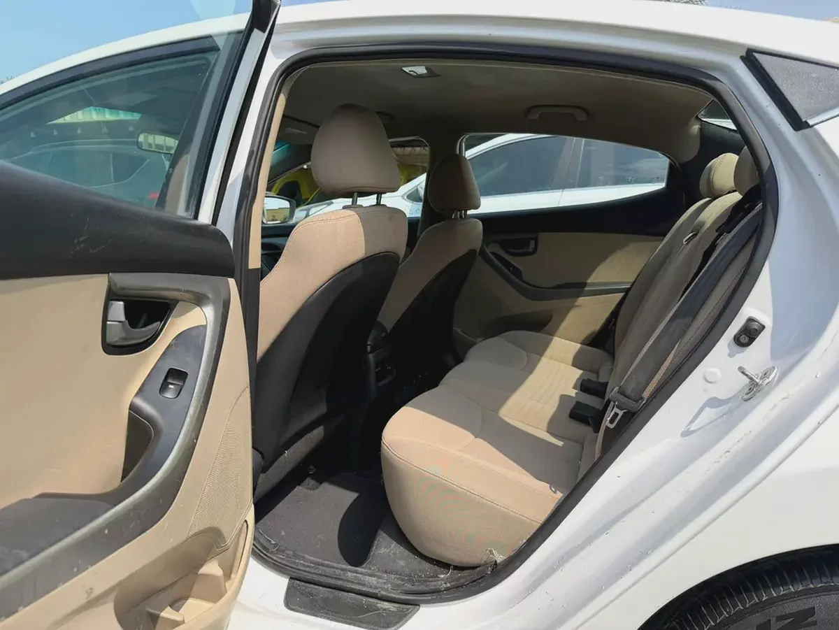 HYUNDAI ELANTRA-6-6