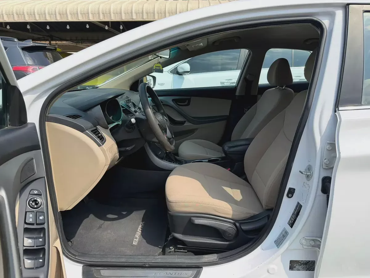 HYUNDAI ELANTRA-7-7