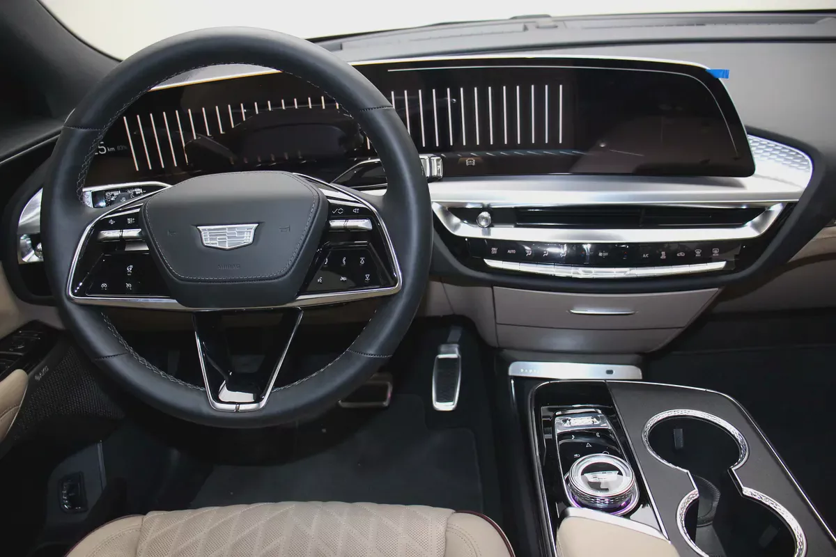 Cadillac Lyriq 2025 GCC Specs-6-6