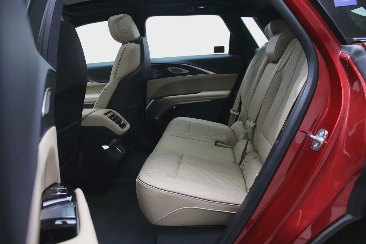 Cadillac Lyriq 2025 GCC Specs-8-8