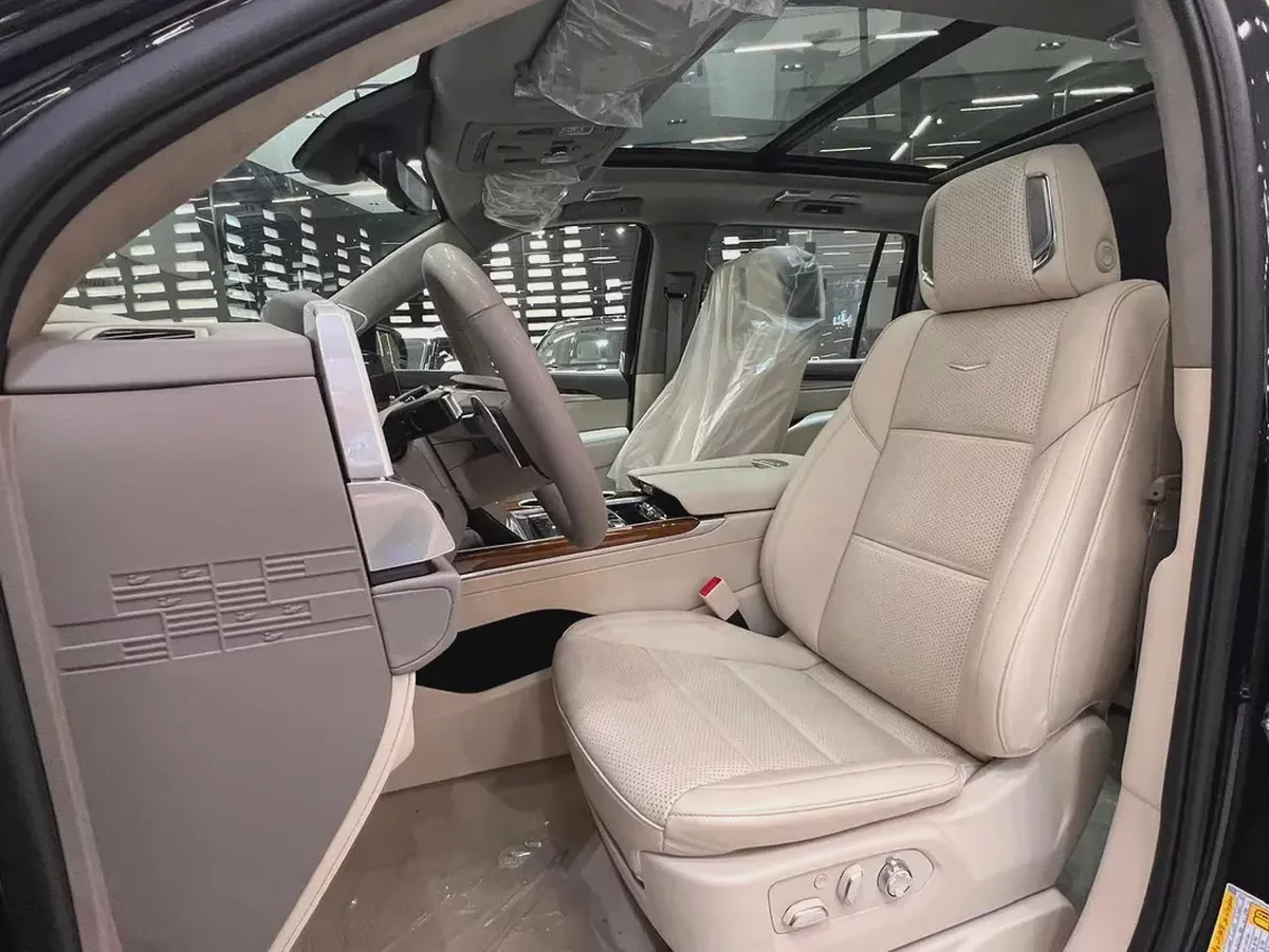 !! 2025 !! Cadillac | Escalade | ESV Platinum | GCC | Under Warranty and Service Contract-10-10