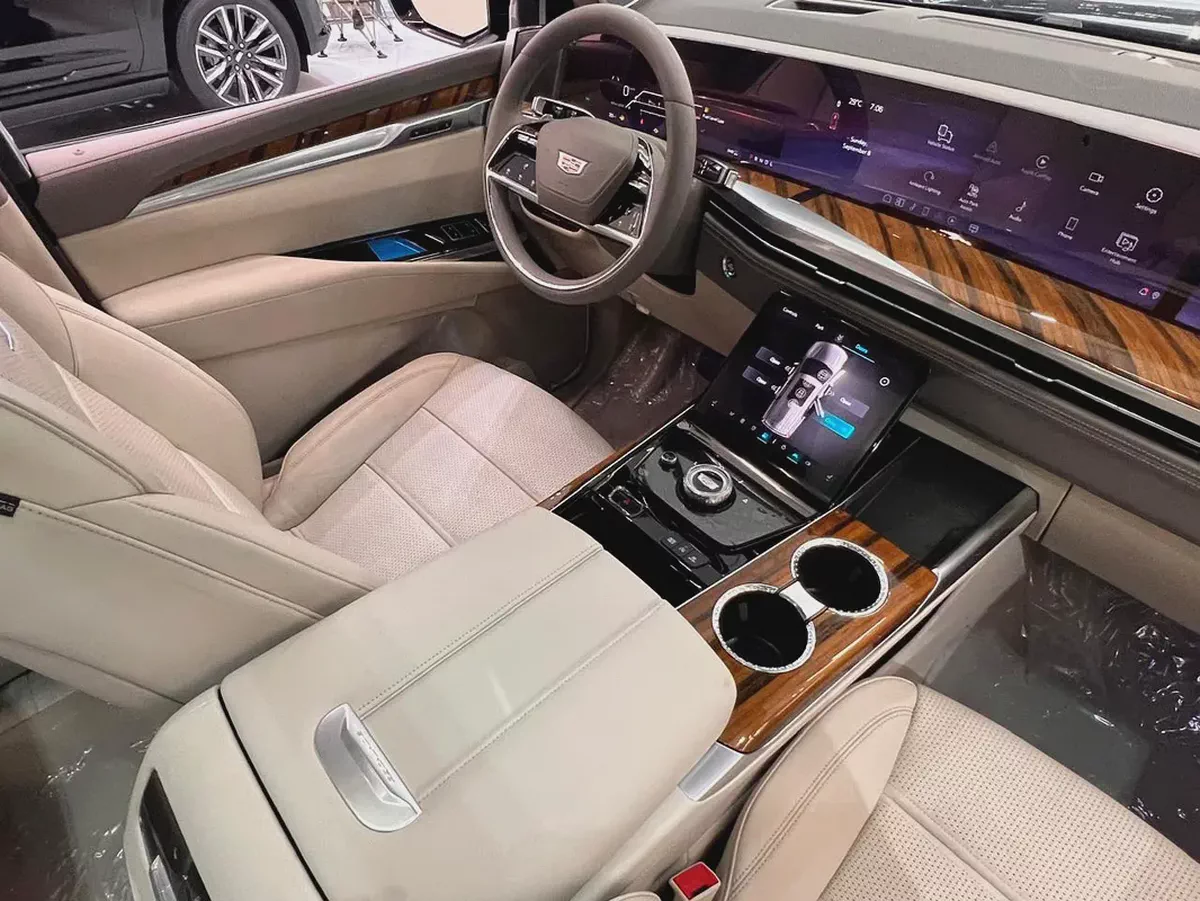 !! 2025 !! Cadillac | Escalade | ESV Platinum | GCC | Under Warranty and Service Contract-13-13