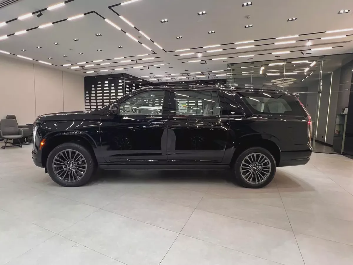 !! 2025 !! Cadillac | Escalade | ESV Platinum | GCC | Under Warranty and Service Contract-4-4