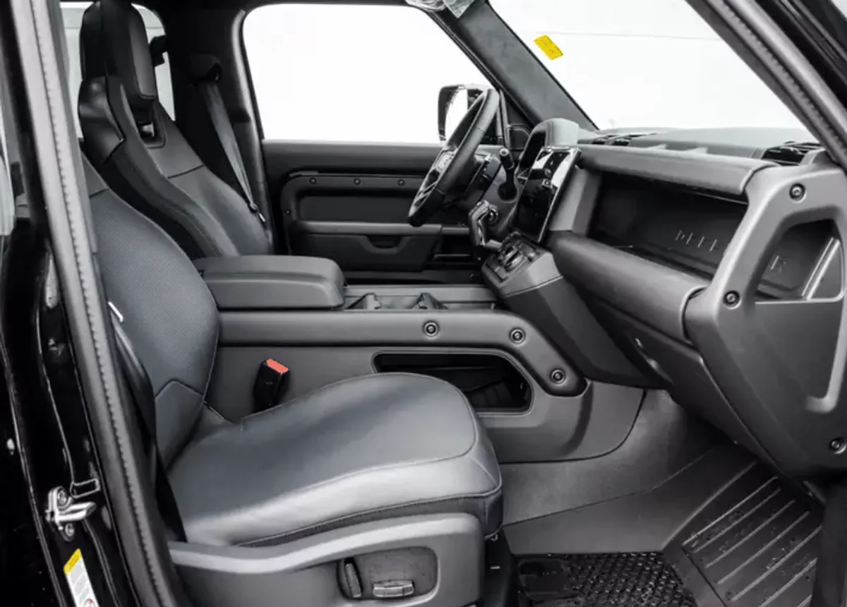 Land Rover Defender OCTA P635 Brand New  V8  Export Offer-1-0