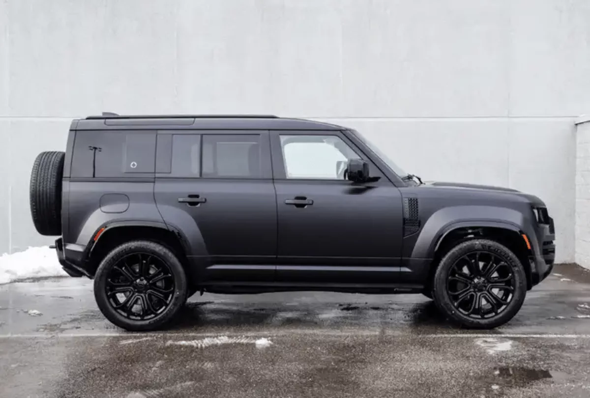 Land Rover Defender OCTA P635 Brand New  V8  Export Offer-3-0