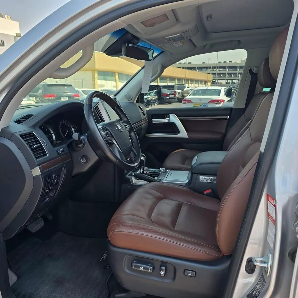Toyota Land Cruiser VXR-1-0