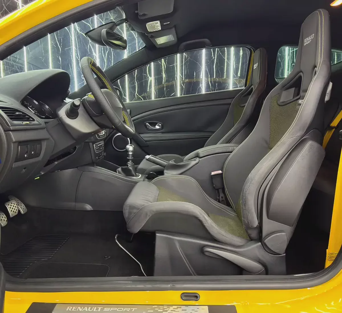 2011 Renault Megane RS | Renault Sport | 2.0L Turbo | 6 - Speed Manual-12-12