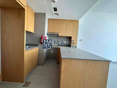 Big one bedroom with gym pool and parking-6