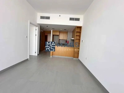 Big one bedroom with gym pool and parking-7