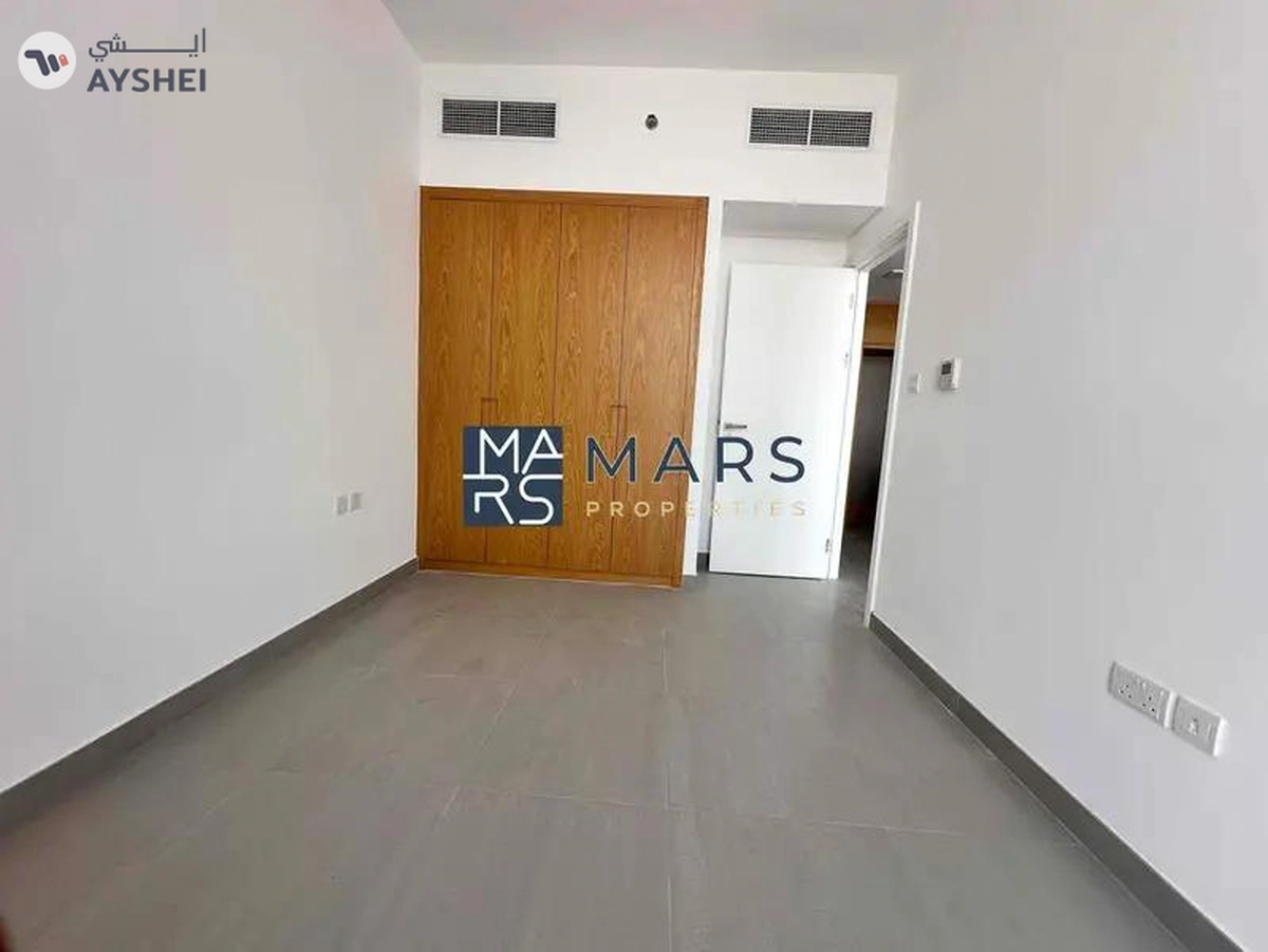 Big one bedroom with gym pool and parking-3-3
