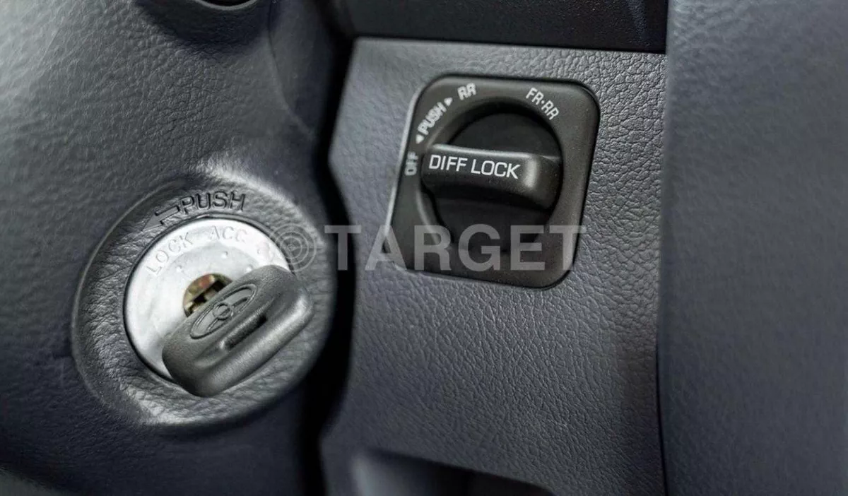Toyota Land Cruiser Pick Up LAND CRUISER LC79 4.2L V6 DUBAL CAPIN-6-0