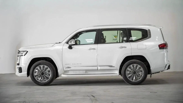 Toyota Land Cruiser LAND cruiser VXR 3.5 petrol 2026