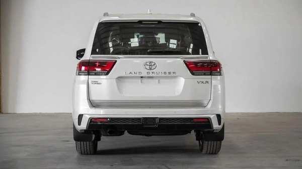 Toyota Land Cruiser LAND cruiser VXR 3.5 petrol 2026