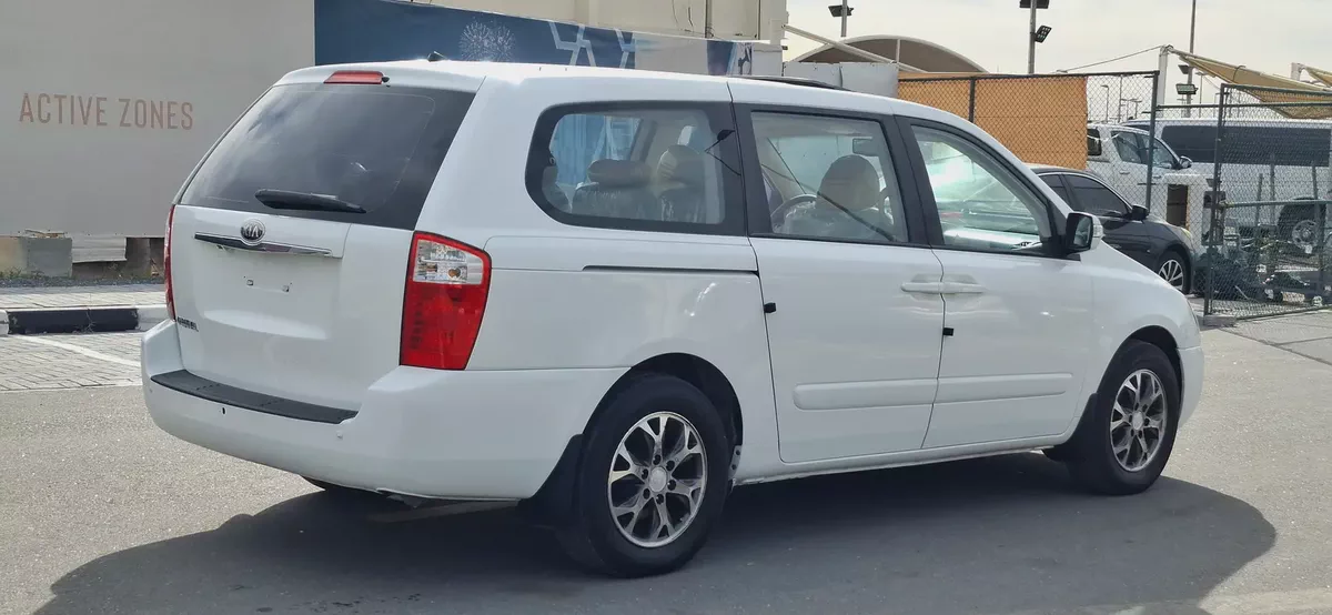 Kia Carnival 2015 Model GCC Perfect Condition Full options Smoothly Drive-3-3