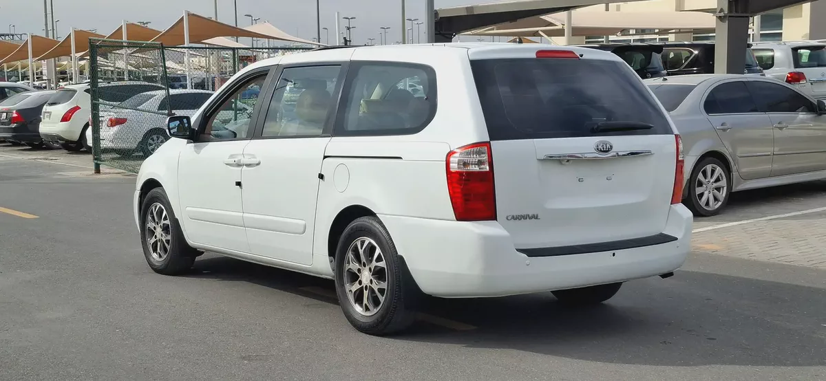 Kia Carnival 2015 Model GCC Perfect Condition Full options Smoothly Drive-4-4