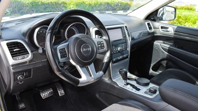 Jeep Grand Cherokee SRT 6.4 L V8-3