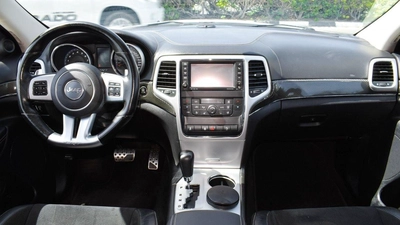 Jeep Grand Cherokee SRT 6.4 L V8-4