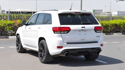 Jeep Grand Cherokee SRT 6.4 L V8-12