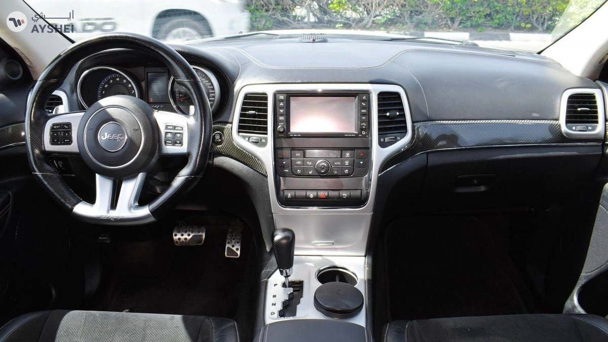 Jeep Grand Cherokee SRT 6.4 L V8-4-4