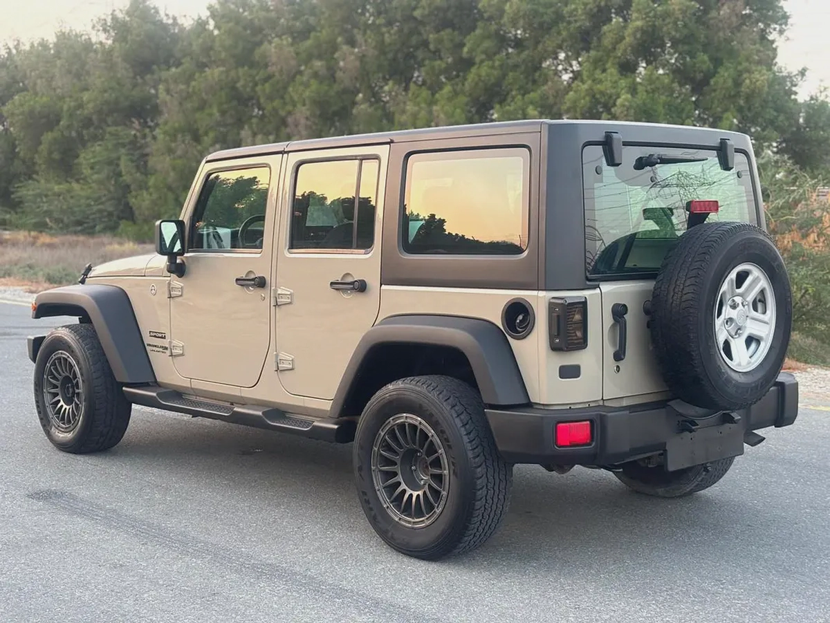 JEEP WRANGLER UNLIMITED SPORT—2018–GCC—FREE ACCIDENT—ORIGINAL PAINT—FULL SERVICE HISTORY—-5-5