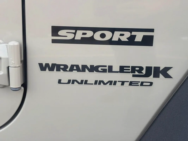 JEEP WRANGLER UNLIMITED SPORT—2018–GCC—FREE ACCIDENT—ORIGINAL PAINT—FULL SERVICE HISTORY—
