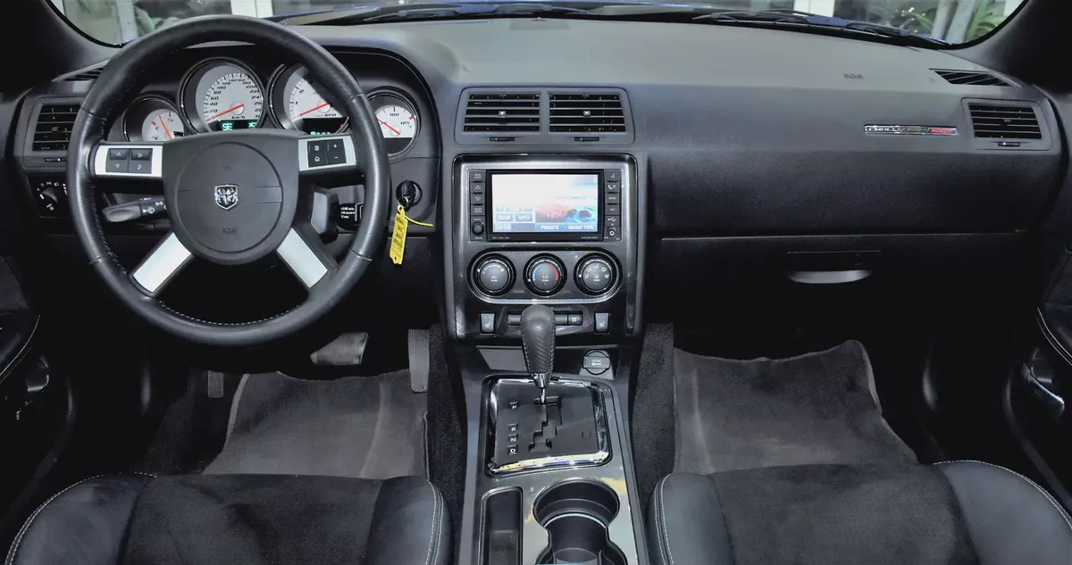 ONE and ONLY in the WHOLE REGION! Dodge Challenger SRT8 6.1 HEMI ( 2010 Model ) GCC Specs-15-15