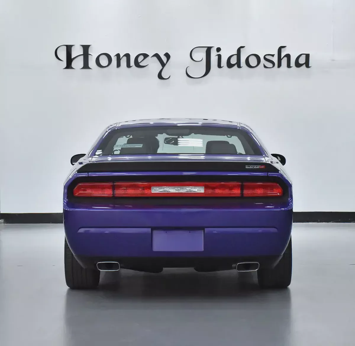 ONE and ONLY in the WHOLE REGION! Dodge Challenger SRT8 6.1 HEMI ( 2010 Model ) GCC Specs-5-5