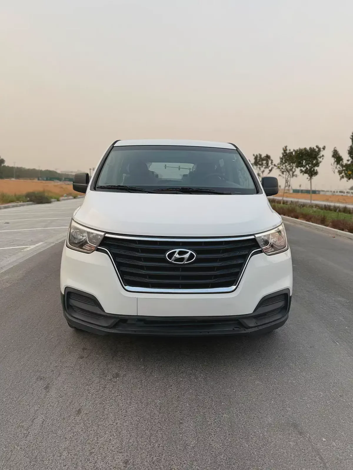 Hyundai H1 2020 GCC Specs - Reliable 9-Seater Passenger Van