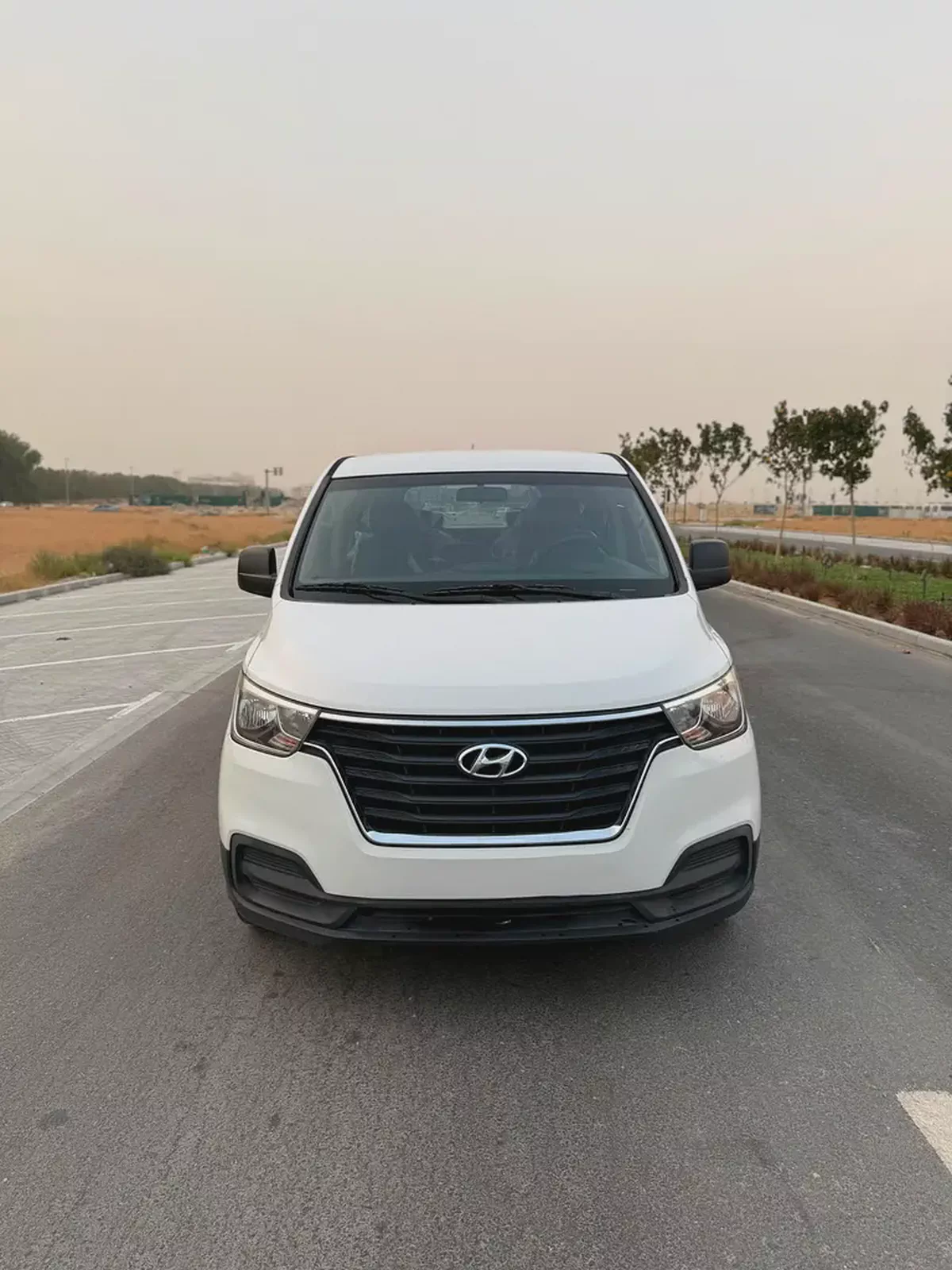 Hyundai H1 2020 GCC Specs - Reliable 9-Seater Passenger Van-1-1
