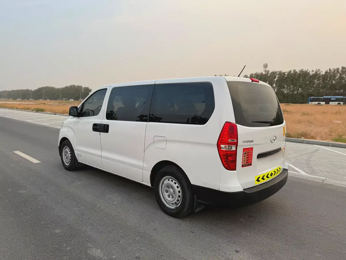 Hyundai H1 2020 GCC Specs - Reliable 9-Seater Passenger Van-4-4