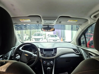 Chevrolet Trax Gcc mid option-2