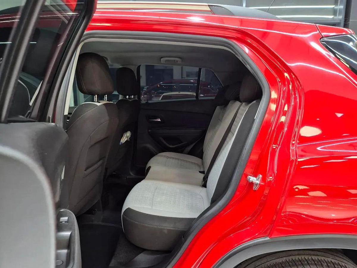 Chevrolet Trax Gcc mid option-5-5