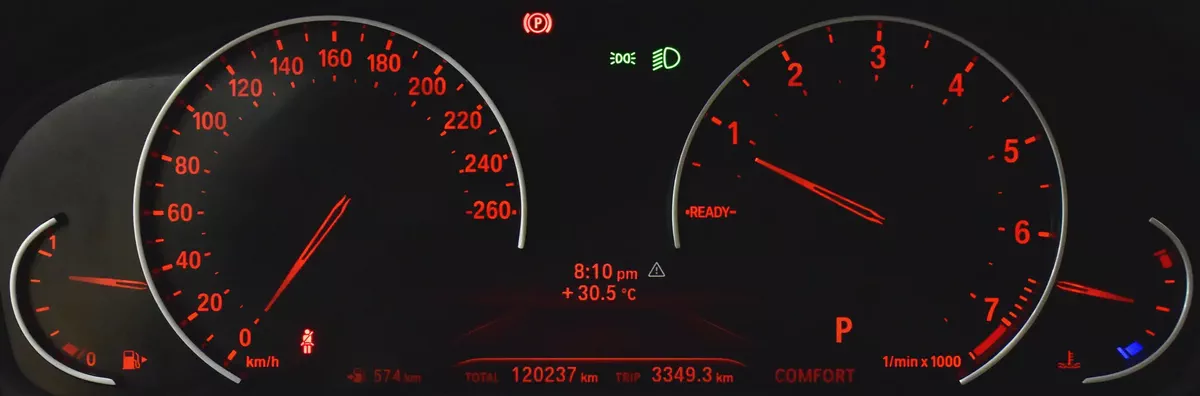 ORIGINAL PAINT ( ثبغ وكاله ) BMW 320i ( 2020 Model ) in Blue Color European Specs-12-12