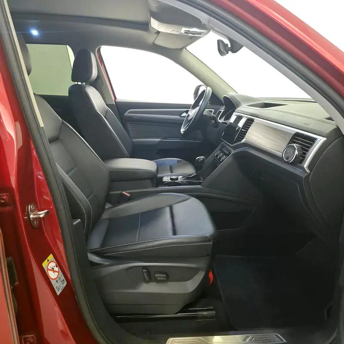 AED 1018 PM | VOLKSWAGEN TERAMONT 2021 | FULL AGENCY SERVICE HISTORY | COMFORTLINE | 7-SEATER | GCC-3-3
