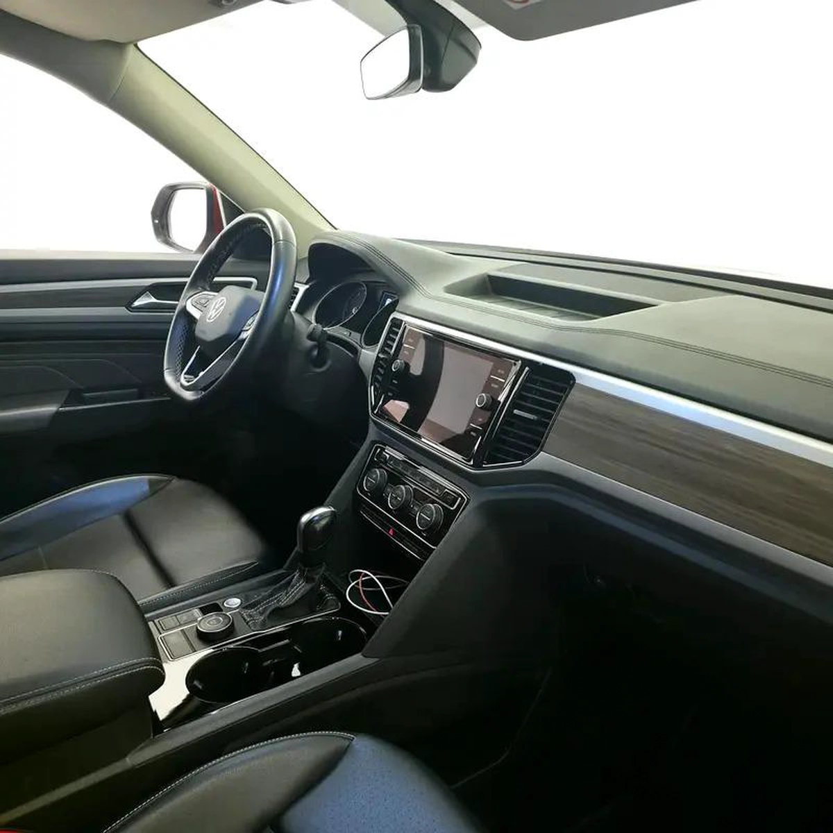 AED 1018 PM | VOLKSWAGEN TERAMONT 2021 | FULL AGENCY SERVICE HISTORY | COMFORTLINE | 7-SEATER | GCC-7-7