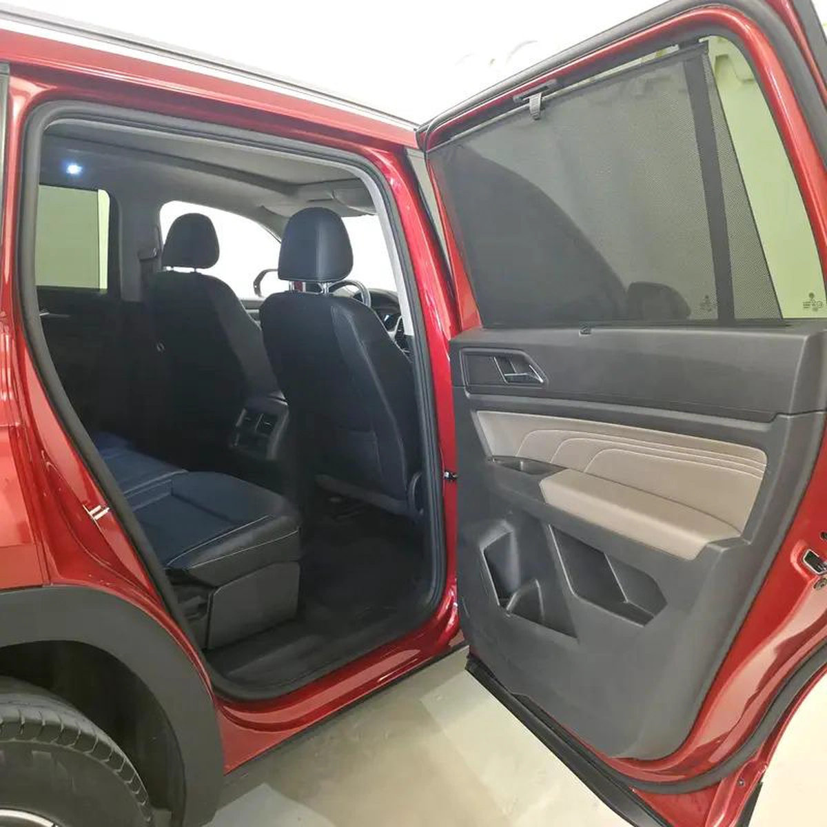 AED 1018 PM | VOLKSWAGEN TERAMONT 2021 | FULL AGENCY SERVICE HISTORY | COMFORTLINE | 7-SEATER | GCC-18-18