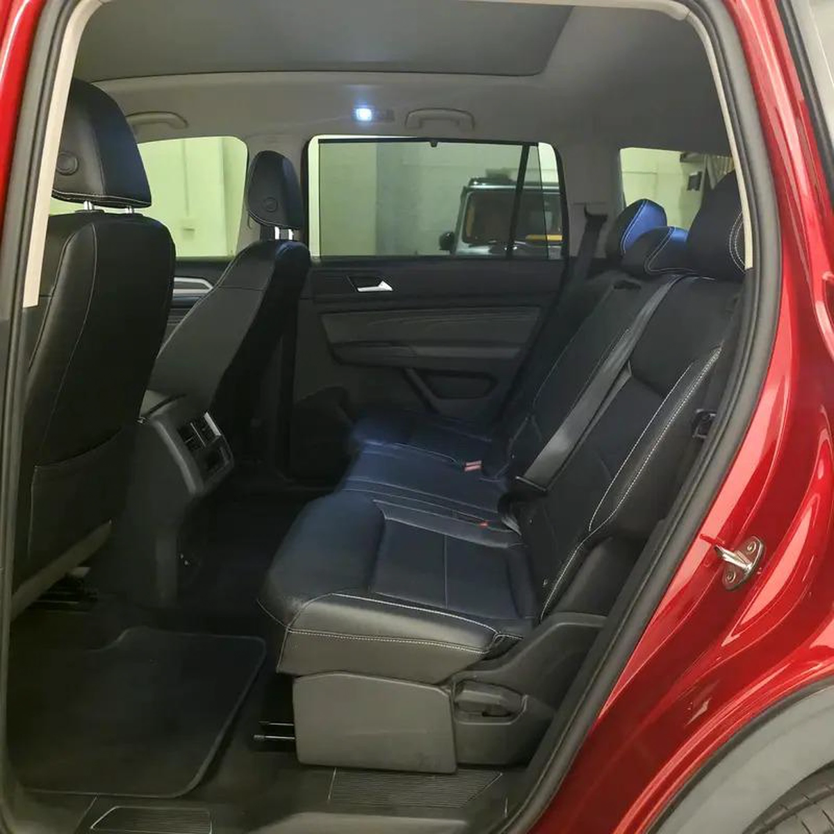 AED 1018 PM | VOLKSWAGEN TERAMONT 2021 | FULL AGENCY SERVICE HISTORY | COMFORTLINE | 7-SEATER | GCC-17-17