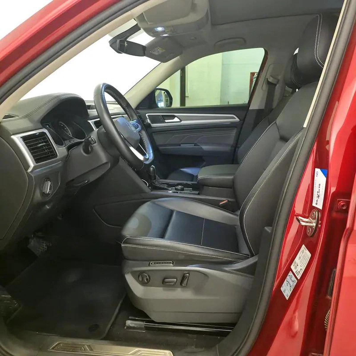 AED 1018 PM | VOLKSWAGEN TERAMONT 2021 | FULL AGENCY SERVICE HISTORY | COMFORTLINE | 7-SEATER | GCC-1-1