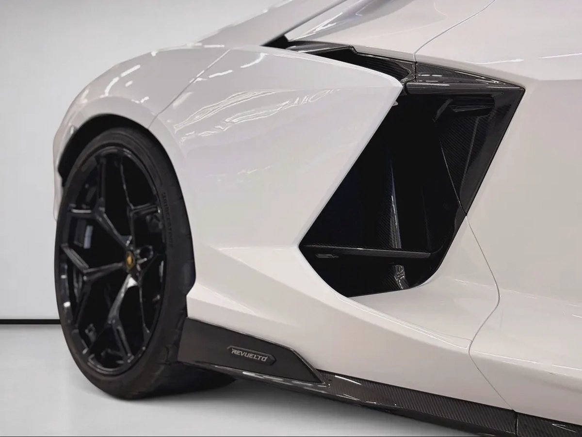 AED 30,400 P.M | 0% DOWN PAYMENT | LAMBORGHINI REVUELTO CARBON EDITION | 6.5L V12 HYBRID – 1,001 HP