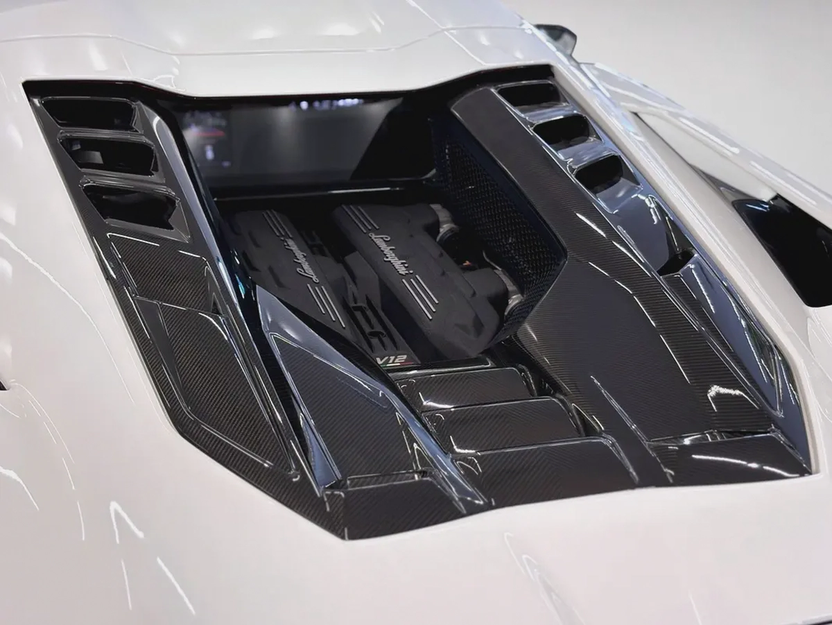 AED 30,400 P.M | 0% DOWN PAYMENT | LAMBORGHINI REVUELTO CARBON EDITION | 6.5L V12 HYBRID – 1,001 HP